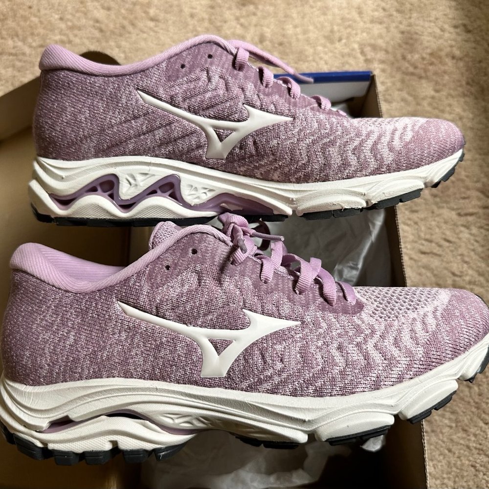 Mizuno Women's Wave Inspire 16 Road Running Shoe size 7.5, Pink